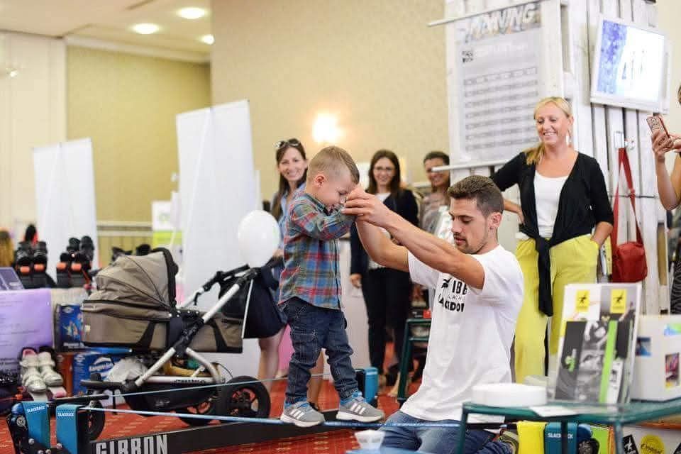 Kids slackline training